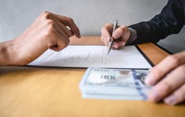 Замдиректора спортивной школы в Чите подозревается в мошенничестве на 1,7 млн рублей
