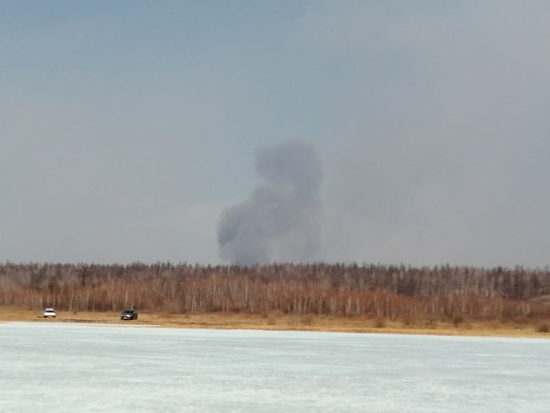 ​Больше 80 человек тушат пожар у Беклемишево — ликвидировать его не могут с 12 апреля