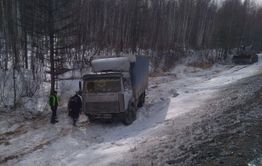 Водитель грузовика заснул за рулём и слетел в кювет перед Ареем