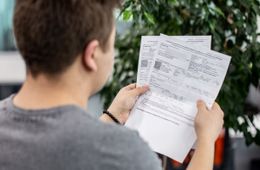 Десять тысяч сверху заплатят за тепло жильцы дома на Июньской, 14