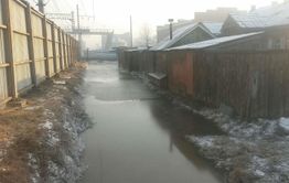 ​Улицу Перонную на Чите -1 залило водами канализации