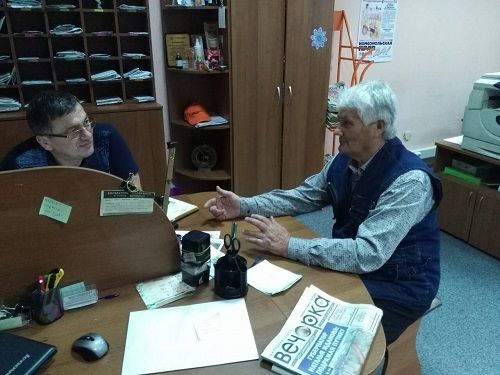 Корреспонденты телерадиокомпании «Мир» обескуражили жителей Ясной, откуда у Путина попросили гроб