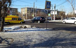 Реанимация с мигалками врезалась в маршрутку в Чите - видео