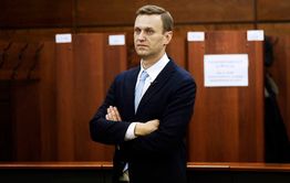 Навальный обвинил Путина в причастности к своему отравлению. В Кремле его слова назвали недопустимыми и обвинили в связях с ЦРУ.