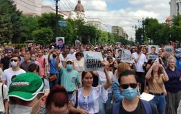 Хабаровск поднялся за губернатора