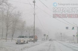 ДТП с мусоровозом произошло из-за урагана в Краснокаменске (видео)