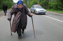 Сельский криминал: 87-летняя бабушка из Акши дала отпор грабительнице, укравшей у нее постельное белье