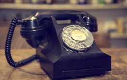 Жители Усть-Наринзора второй месяц живут без телефонной связи