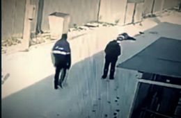 Трагедия: мусоровоз проехал по дворнику в Шерловой Горе (Видео 18+)