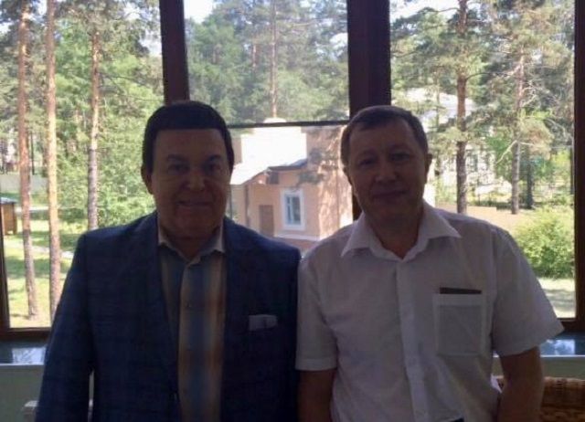 Сидя в СИЗО, Михаил Лазуткин вспоминает песни Кобзона