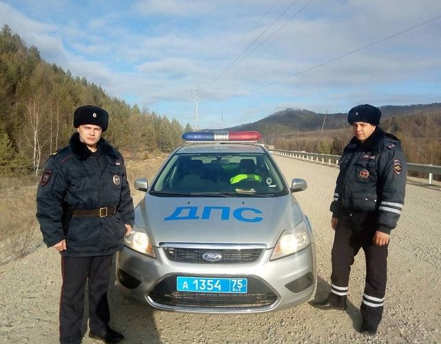 В Могочинском районе сотрудники спасли из огня мужчину