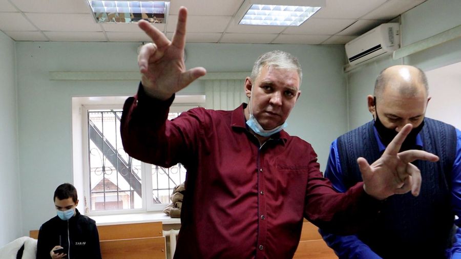 Суд по делу оппозиционного блогера-матершинника Лехи Кочегара перенесли на 2021 год