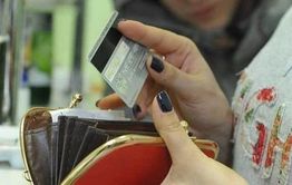 Читинка украла банковкую карту и потратила 100 тысяч рублей