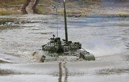 Комиссия ВВО расследует гибель военнослужащего в танке под водой