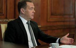 Медведев назвал возможным отключение России от глобальной сети