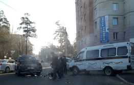​Lexus протаранил катафалк на Нечаева — Журавлева в Чите