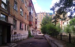 Жителей дома по ул. Смоленкая, 49 топит дождевая вода