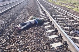 Выброшенный из поезда забайкальским полицейским 80-летний доцент собрал пять папок прокурорских отписок