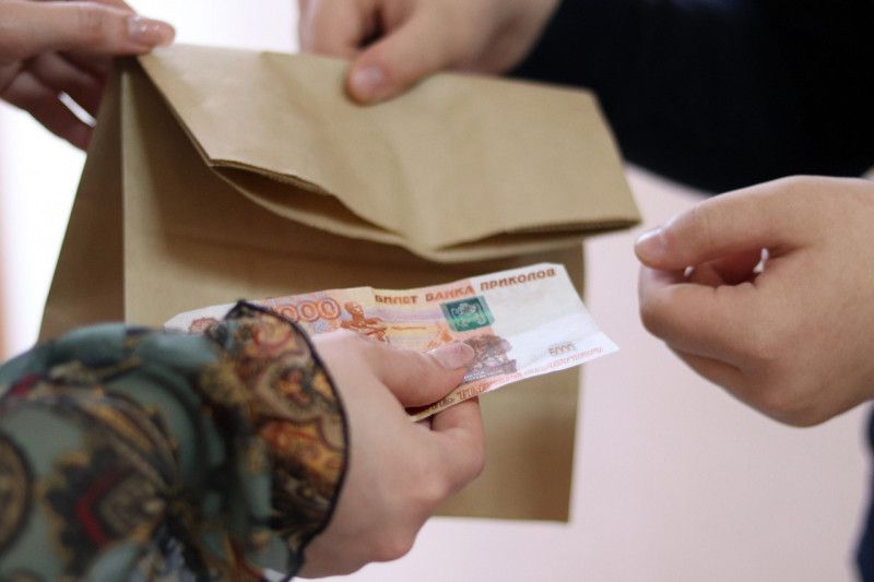 Читинка пыталась расплатиться в магазине билетом «Банка приколов». На нее завели уголовное дело