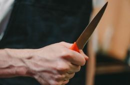 В Чите бомж зарезал своего собутыльника, а после сжег его тело