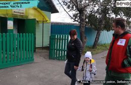 Четырехлетней малышке из Акши приходится спать в магазине, где работает мама, из-за отсутствия мест в детском саду 