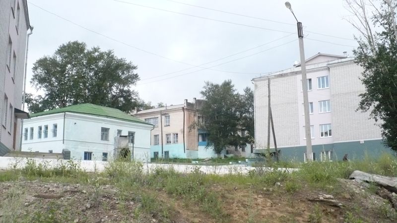 Подростки в Балее разбили 42 окна детского отделения больницы