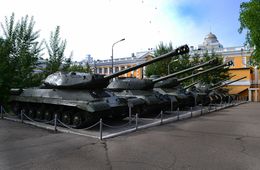 Подросток сломал ногу, упав с танка в парке Читы