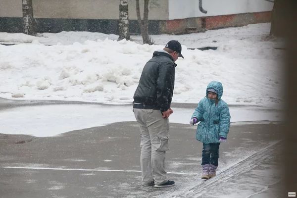 Полиция в Чите ищет мужчину, попытавшегося совратить школьницу