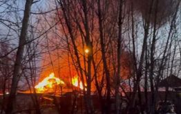 В Чите горит четырехквартирный дом в районе МЖК