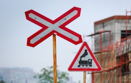 ​Поезд насмерть сбил мотоциклиста в Петровск-Забайкальском районе