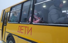 В Чите ребенка выгнали из школьного автобуса. Следователи начали проверку.