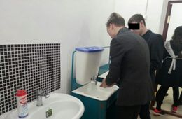 ​Школьникам в селе Дурой не позволяют пользоваться теплым туалетом и раковинами