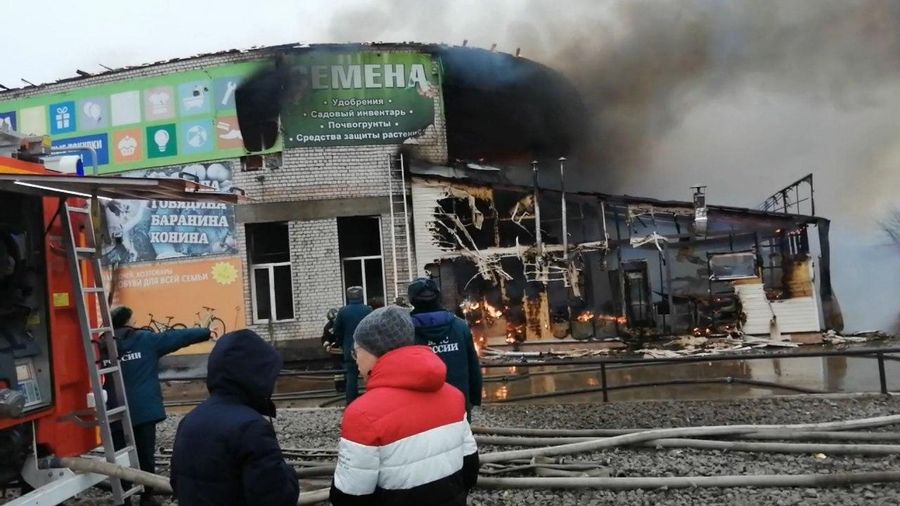 Кому принадлежал сгоревший в 1 микрорайоне торговый центр и при чем здесь авторитет Василёк?