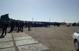 Более 600 фур скопилось на границе в Забайкальске