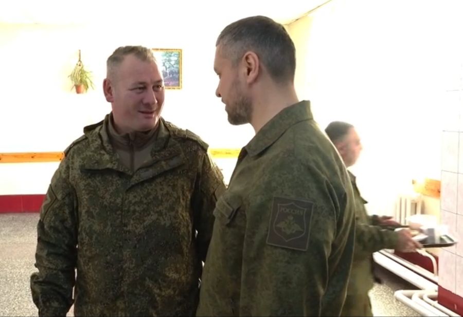 Губернатор Осипов попробовал солдатскую еду в Песчанке и встретился там с прапорщиком Сапожниковым