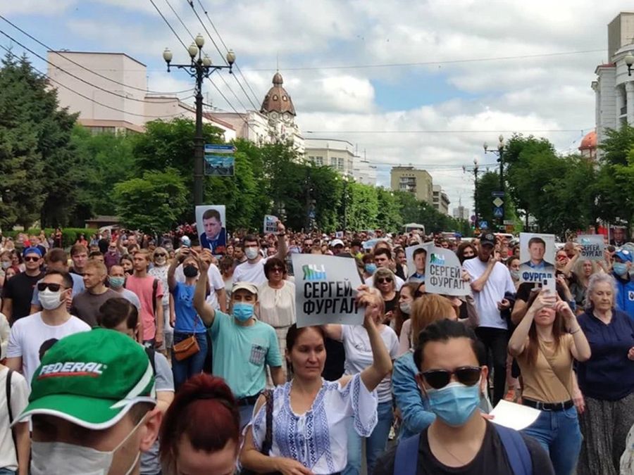 Хабаровск поднялся за губернатора