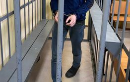 Следователи предъявили обвинение мужчине, который удерживал в заложниках ребенка в одном из домов Читы
