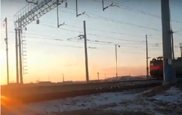 Видео первого электровоза, который движется на участке между Борзей и Забайкальском, появилось в мессенджерах