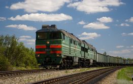 Грузовой поезд сбил монтера пути в Чите