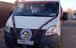 Водители маршрутки № 61 дарят читинцам новогоднее настроение