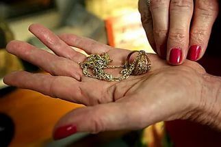 Лже-гадалка сняла украшения на 500 тыс. руб. с 14 читинцев, обещая снять порчу