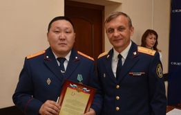 Бывшего следователя СУ СК, подозреваемого в хищении телефонов, оставили под стражей еще на 72 часа