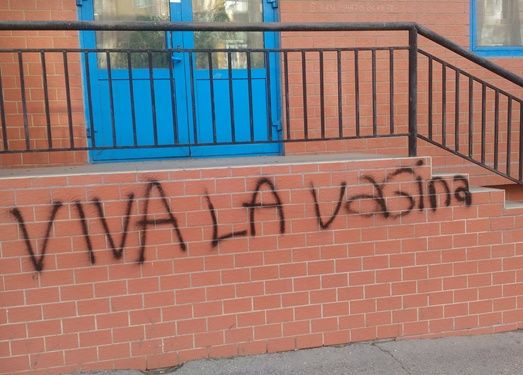 Безобиден ли лозунг «Viva la vagina» и при чем тут стоматолог?