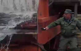 Артель «Бальджа» открыла сезон золотодобычи пробным запуском новой техники и бутылкой шампанского (видео)