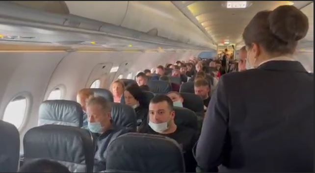 Самолёт, на котором депутат ГД Гурулёв летел из Читы в Москву, задержался на час без объяснения причин. Генерал намерен разбираться с Минтранспорта. 