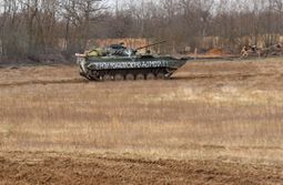 «Терпи, родной, скоро домой!» - надпись на бр...