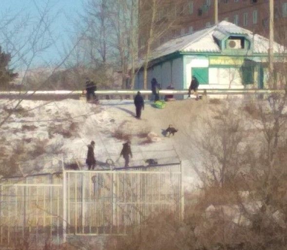 ​Первомайцы и ясногорцы возмущены, что в их поселках не залили горки для детей