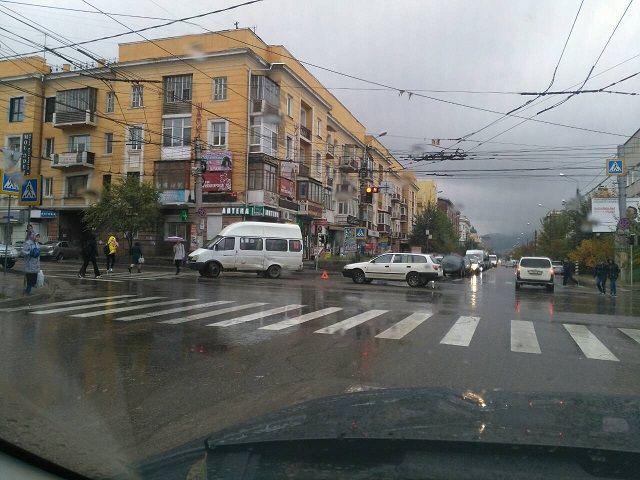 Маршрутка столкнулась с Nissan в Чите (Фото)