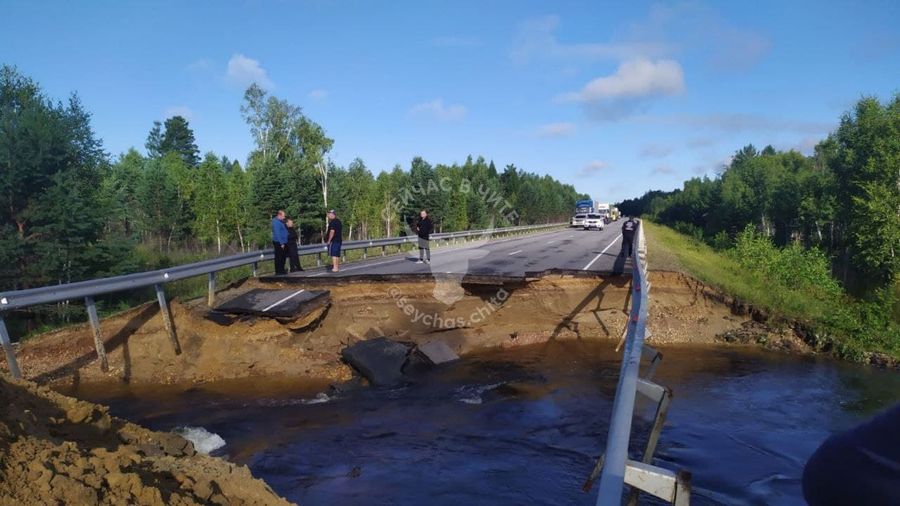 Участок трассы Чита-Хабаровск перекрыли из-за обрушения дороги