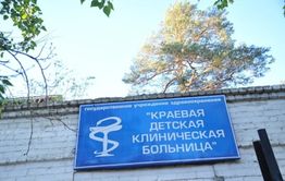 Следком начал проверку сообщений о лечении мазью малолетней девочки с переломом ключицы в Чите 